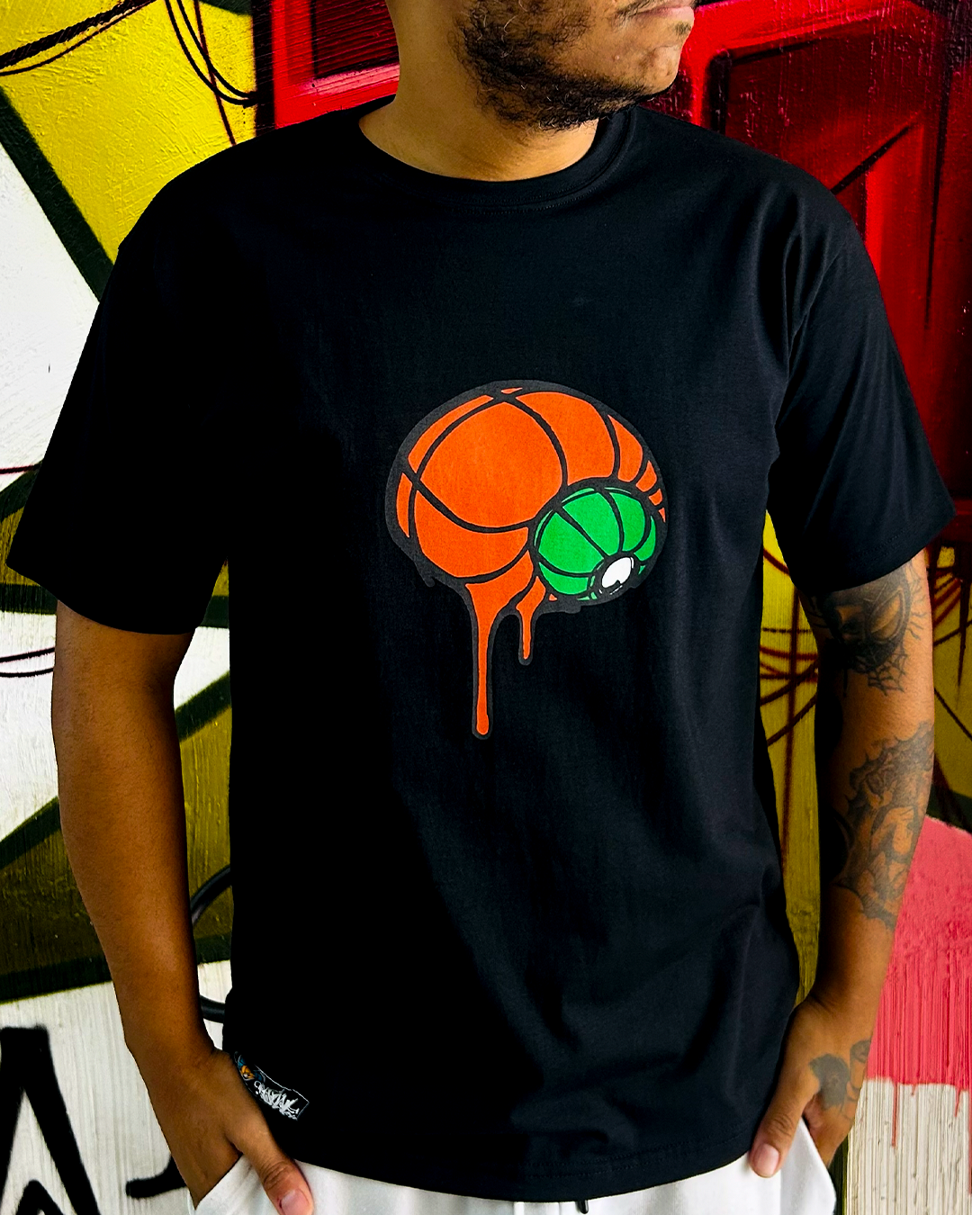 Camiseta - INSANE - BOLOTA LARANJA - Preta